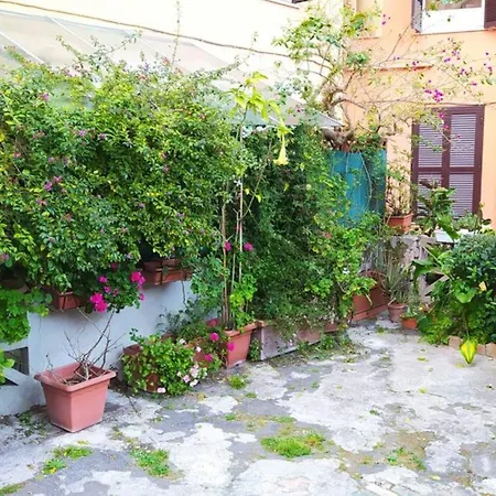 Elegante Open Space Con Vasca Idromassaggio A Trastevere
