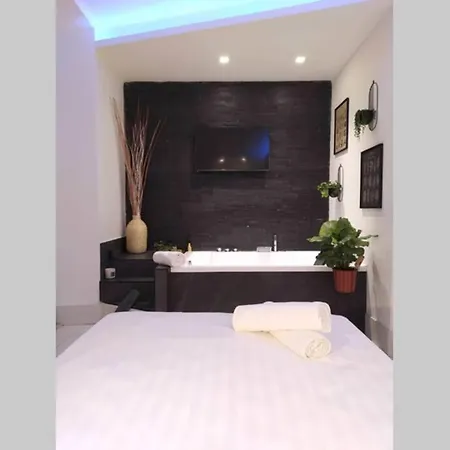 Apartment Elegante Open Space Con Vasca Idromassaggio A Trastevere Rome